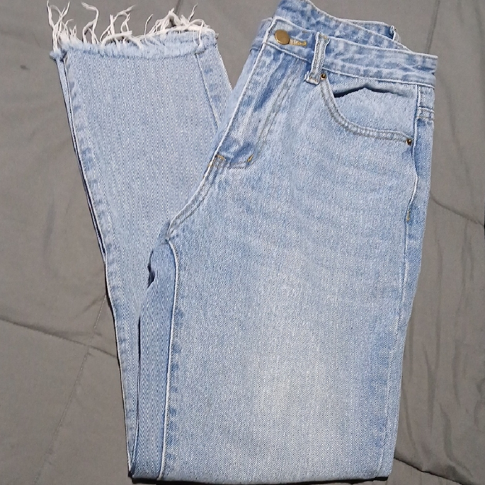 SHEIN Light Blue Cropped Jeans with Frayed Hem